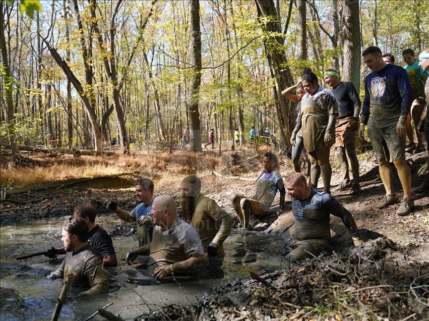 Amerikalı yüzlerce atlet "Tough Mudder" koşusunda ter döktü