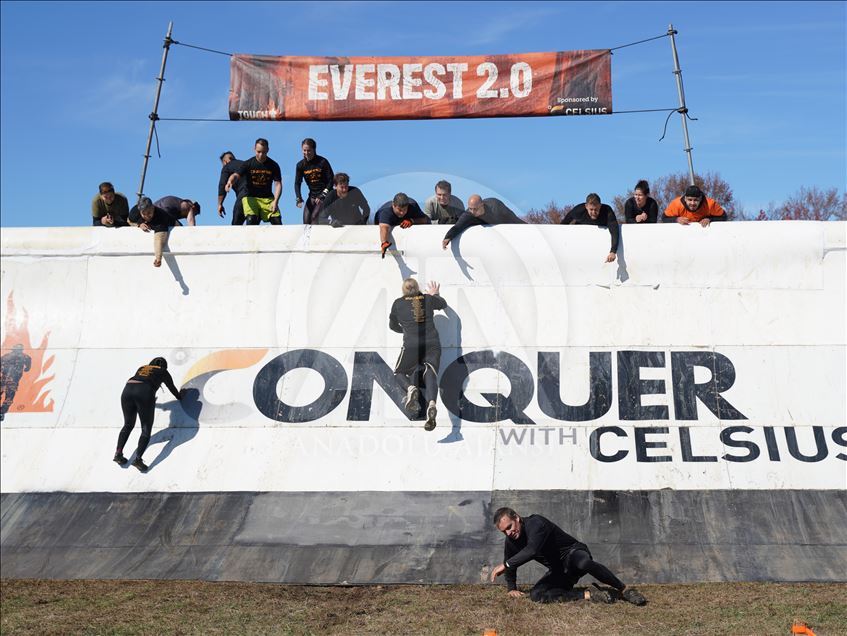 Amerikalı yüzlerce atlet "Tough Mudder" koşusunda ter döktü