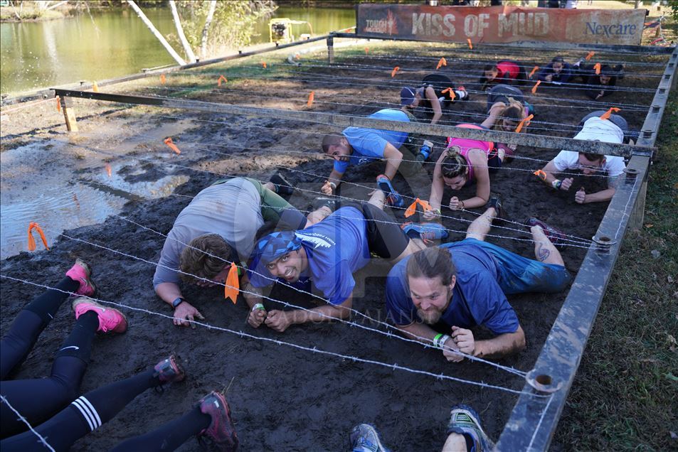 Amerikalı yüzlerce atlet "Tough Mudder" koşusunda ter döktü