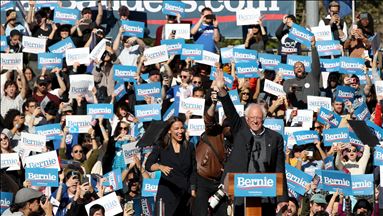 Bernie Sanders New York'ta seçim kampanyası düzenledi