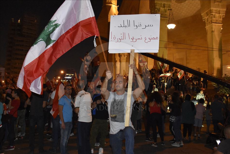 متظاهرو لبنان يرفضون إصلاحات الحريري: باقون في الشارع