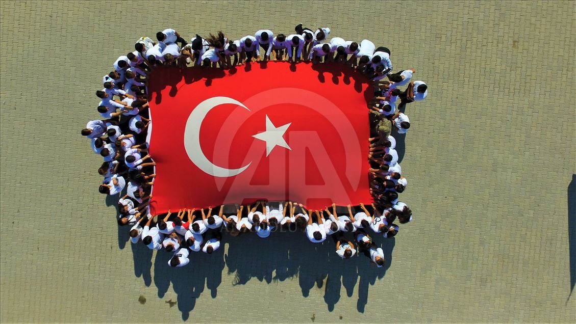 Manisa'da öğretmen ve öğrencilerden harekata destek