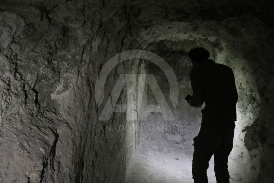 AA filmon rrjetin e tuneleve të YPG-PKK-së në rajonin Ras al-Ayn