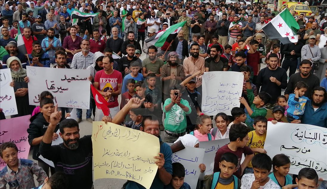 Münbiç'te yaşayanlar Esed rejimini protesto etti
