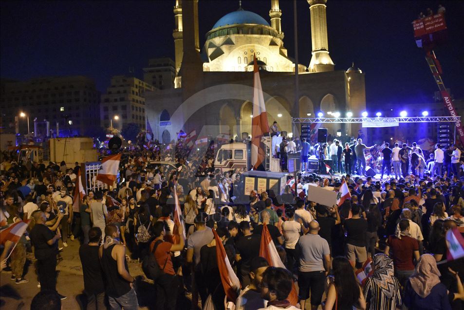 متظاهرو لبنان يرفضون إصلاحات الحريري: باقون في الشارع