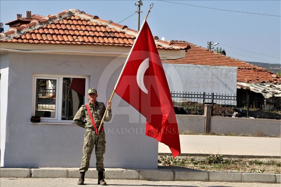 Manisa'da öğretmen ve öğrencilerden harekata destek