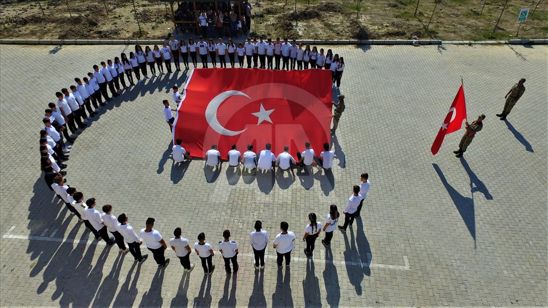 Manisa'da öğretmen ve öğrencilerden harekata destek