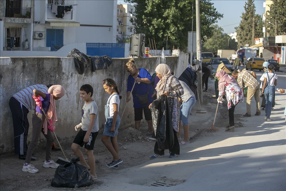 تونس.. حملة نظافة تطوعية "توحد" المواطنين