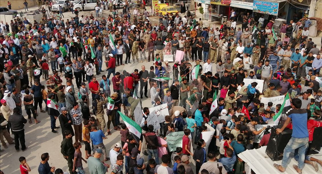 Münbiç'te yaşayanlar Esed rejimini protesto etti
