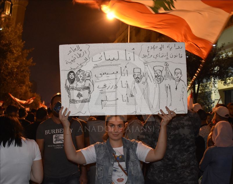 متظاهرو لبنان يرفضون إصلاحات الحريري: باقون في الشارع