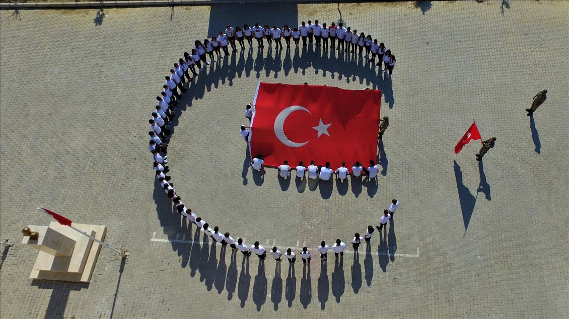 Manisa'da öğretmen ve öğrencilerden harekata destek