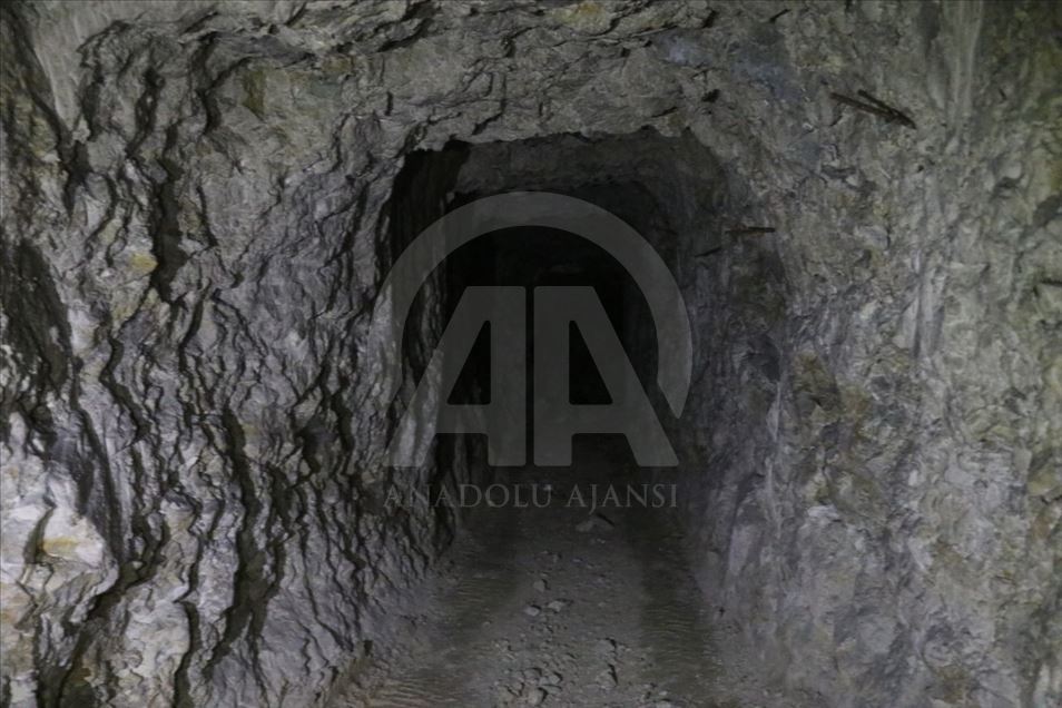 AA filmon rrjetin e tuneleve të YPG-PKK-së në rajonin Ras al-Ayn