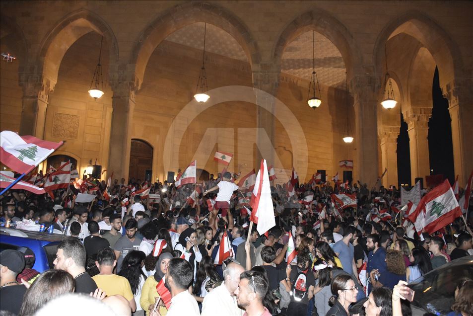 متظاهرو لبنان يرفضون إصلاحات الحريري: باقون في الشارع