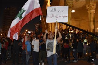 متظاهرو لبنان يرفضون إصلاحات الحريري: باقون في الشارع