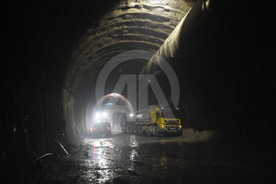 Yeni Zigana Tüneli'nde ışığa 11 kilometre kaldı