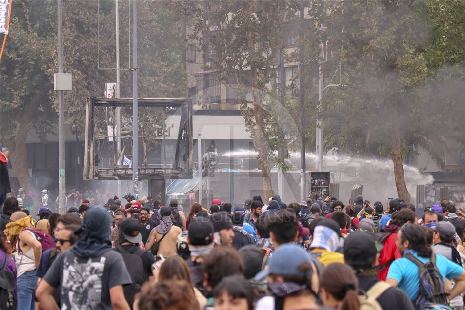 Şili'de protestocular kalıcı çözümler istiyor
