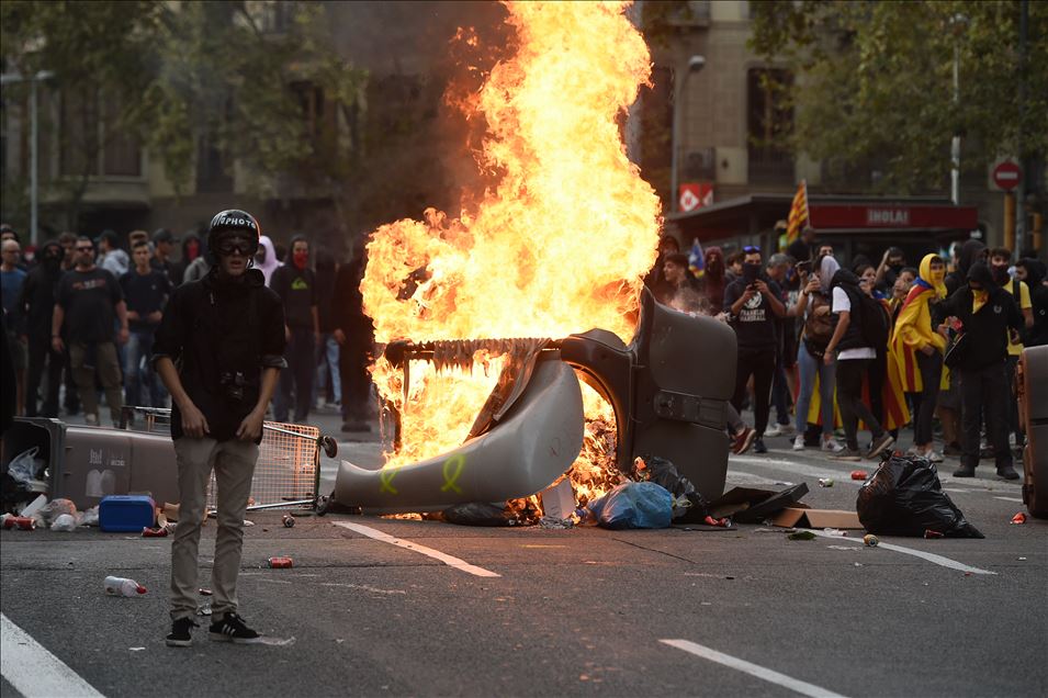Katalonya'da bağımsızlık yanlısı protestocular Barcelona'da toplandı