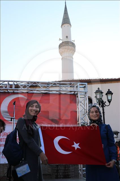 Shkup, organizohet "Mitingu i solidarizimit me Turqinë"