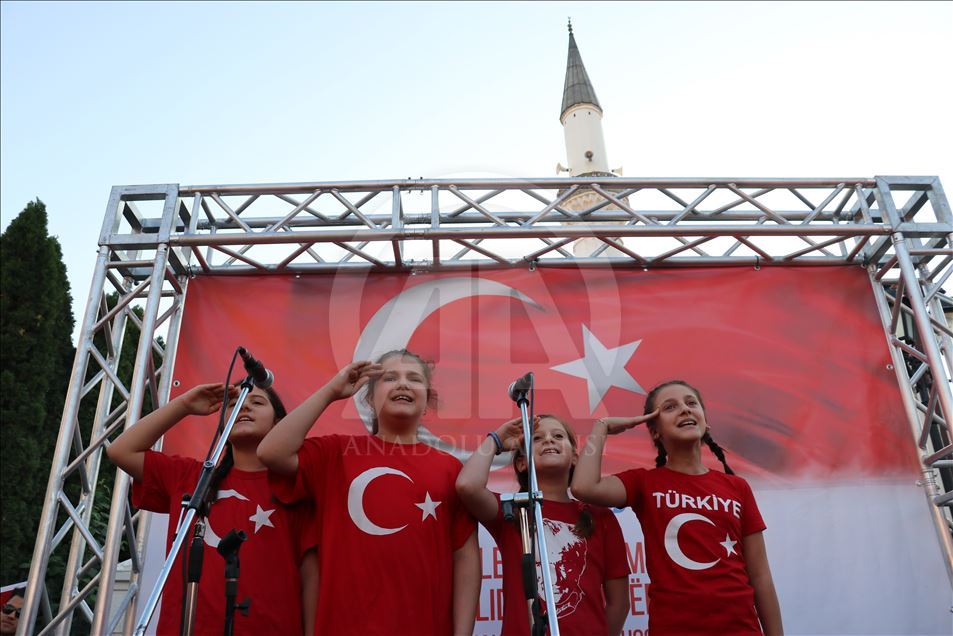 Shkup, organizohet "Mitingu i solidarizimit me Turqinë"