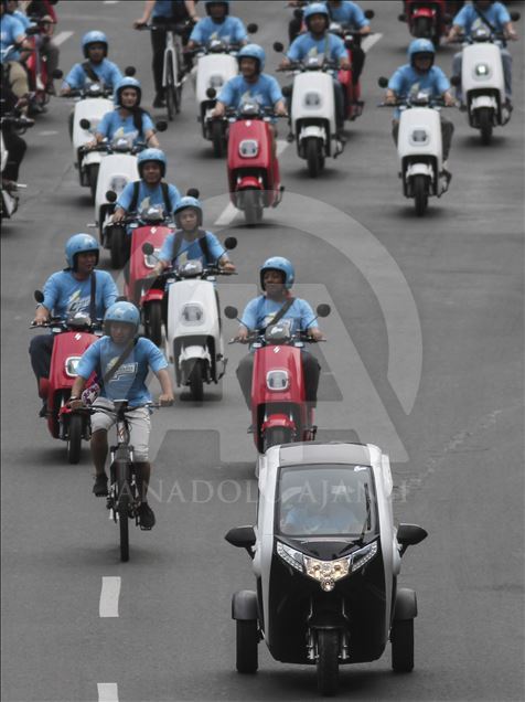 Parade kendaraan listrik di Jakarta 