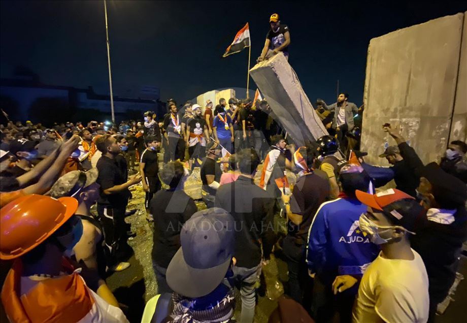 Irak'ta hükümet karşıtı gösteriler sürüyor
