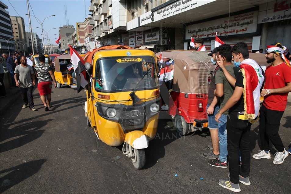 "Tuk tuk", mjetet simbol të protestave në Bagdad

