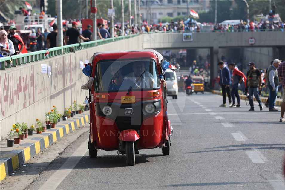 "Tuk tuk", mjetet simbol të protestave në Bagdad

