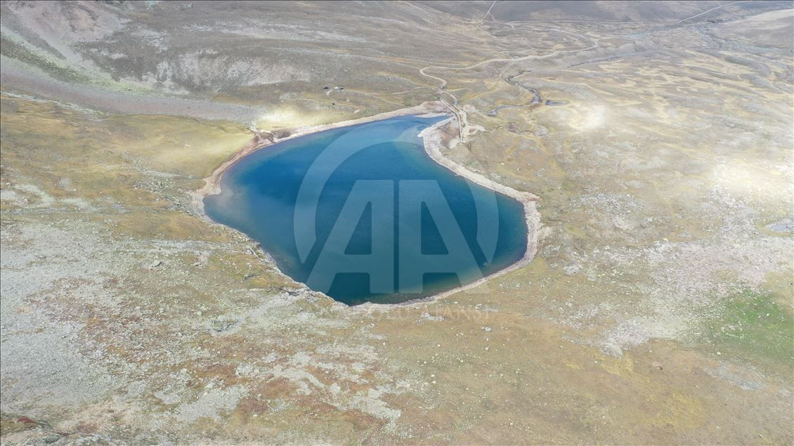 Lac du "paradis caché" turc : Destination pour les amoureux de la nature