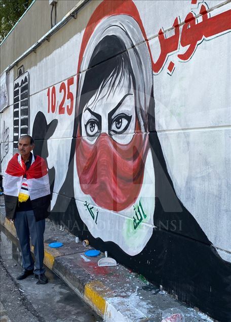 Demonstranti u Bagdadu slikanjem na zidovima kritikuju situaciju u zemlji 