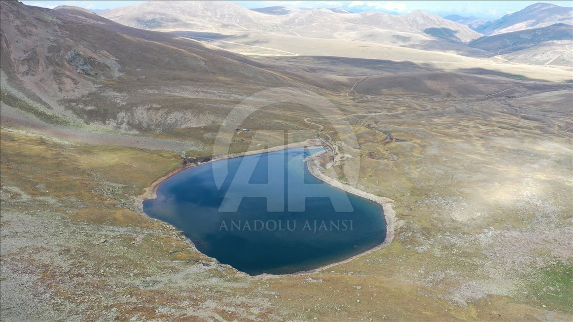 Lac du "paradis caché" turc : Destination pour les amoureux de la nature