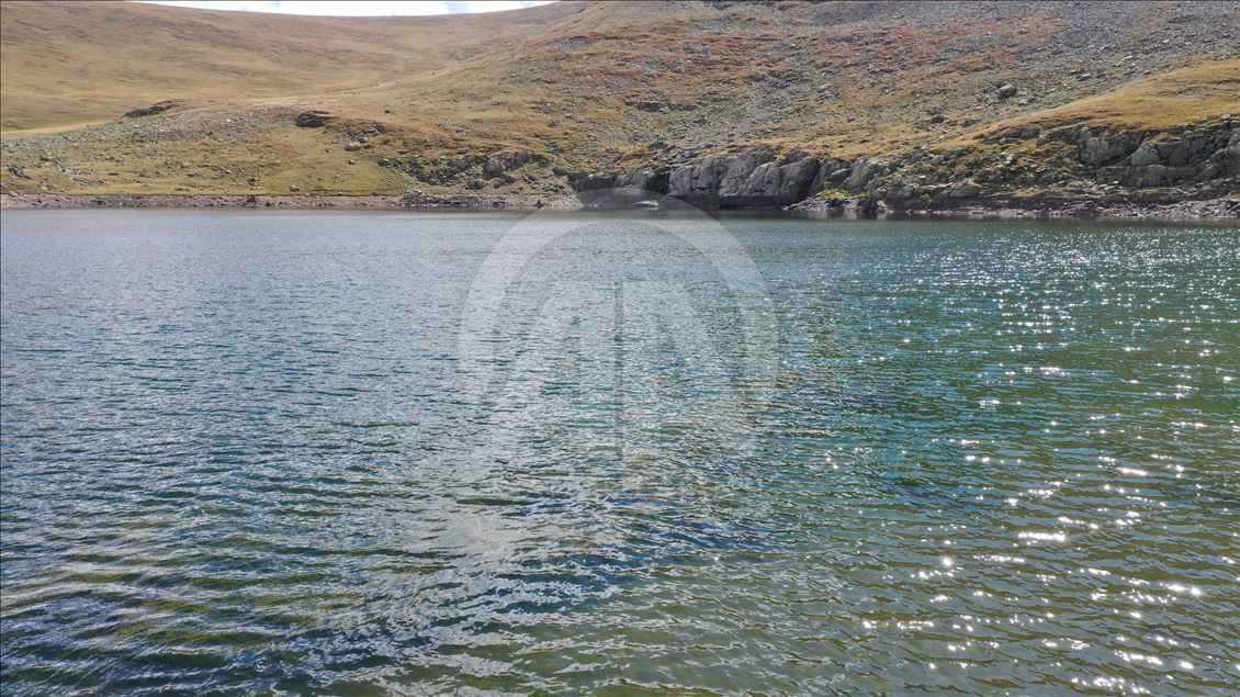 Lac du "paradis caché" turc : Destination pour les amoureux de la nature