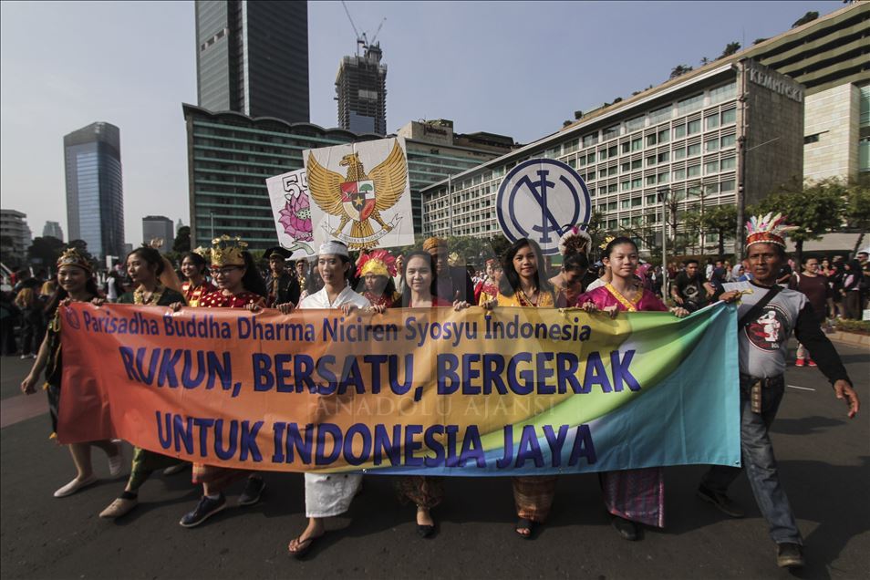 Pawai kerukunan umat beragama