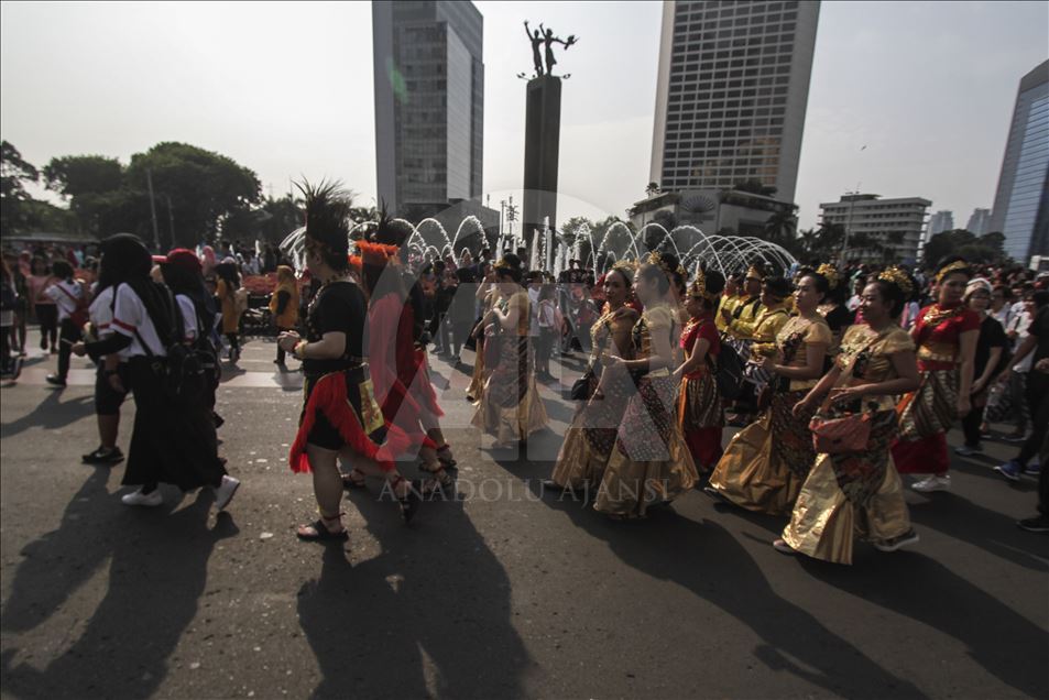 Pawai kerukunan umat beragama