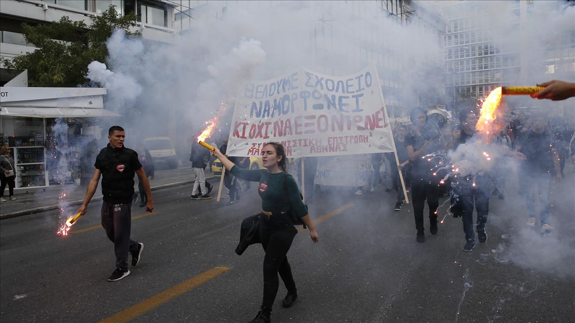 Greek students protest reforms concerning the educational system