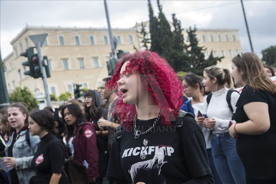 Greek students protest reforms concerning the educational system