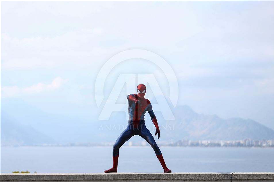 Turkish man's Spider-Man performance in Turkey's Antalya
