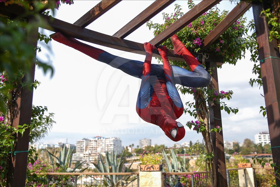Turkish man's Spider-Man performance in Turkey's Antalya