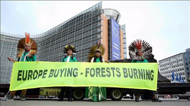 Demonstrasi menentang kerusakan hutan hujan Amazon di Brussels