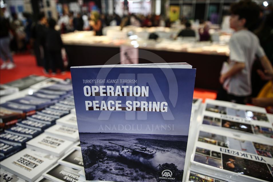 AA'nın "Barış Pınarı Harekatı" kitabı ilk kez TÜYAP Fuarı'nda okuyucu ile buluştu