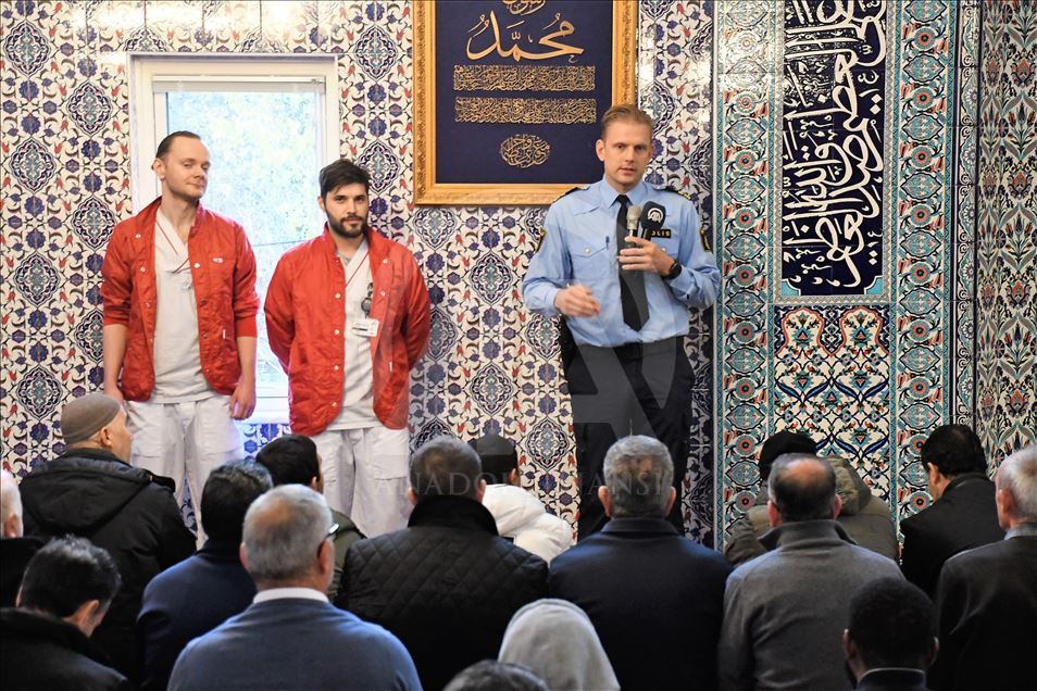 بمناسبة عيدها.. الشرطة السويدية تقيم فعالية بمسجد في ستوكهولم