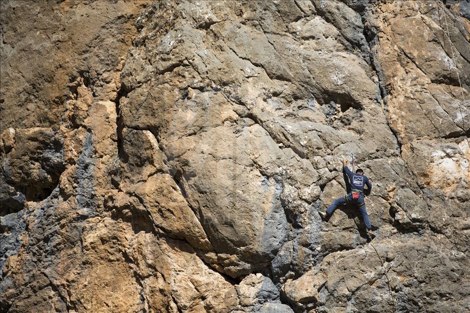 First rock climbing in Turkey's Diyarbakir