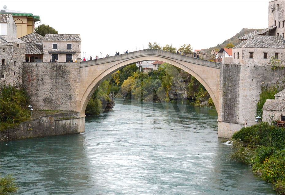 Mostar Köprüsü medeniyetleri birleştirmeye devam ediyor