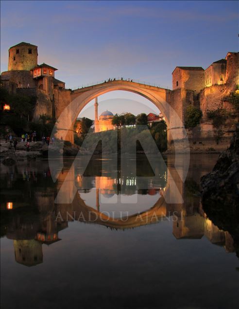 Mostar Köprüsü medeniyetleri birleştirmeye devam ediyor
