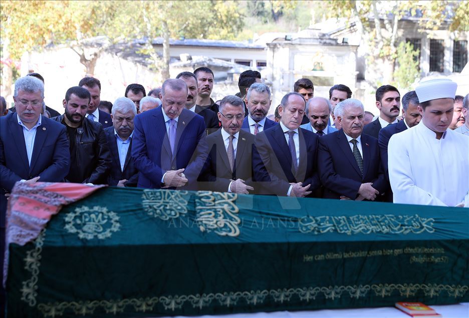AK Parti Grup Başkanvekili Akbaşoğlu'nun annesi son yolculuğuna uğurlandı
