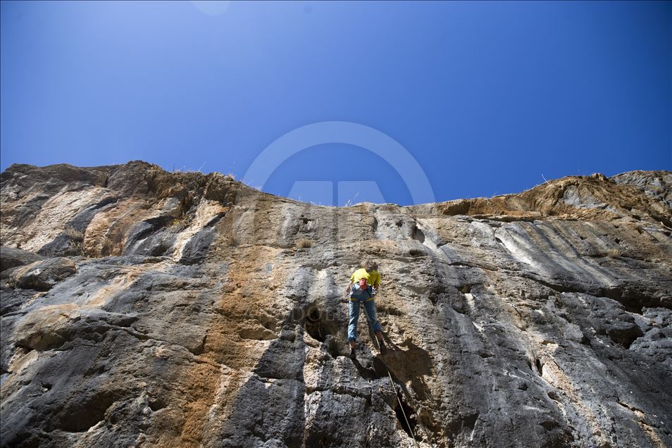 First rock climbing in Turkey's Diyarbakir
