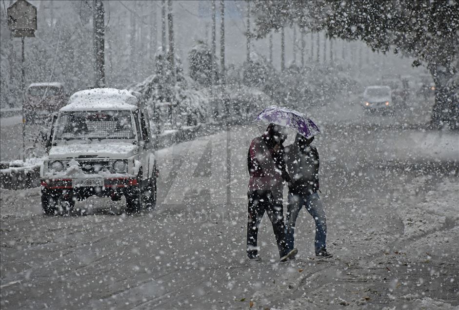 Cammu Keşmir'de kar yağışı