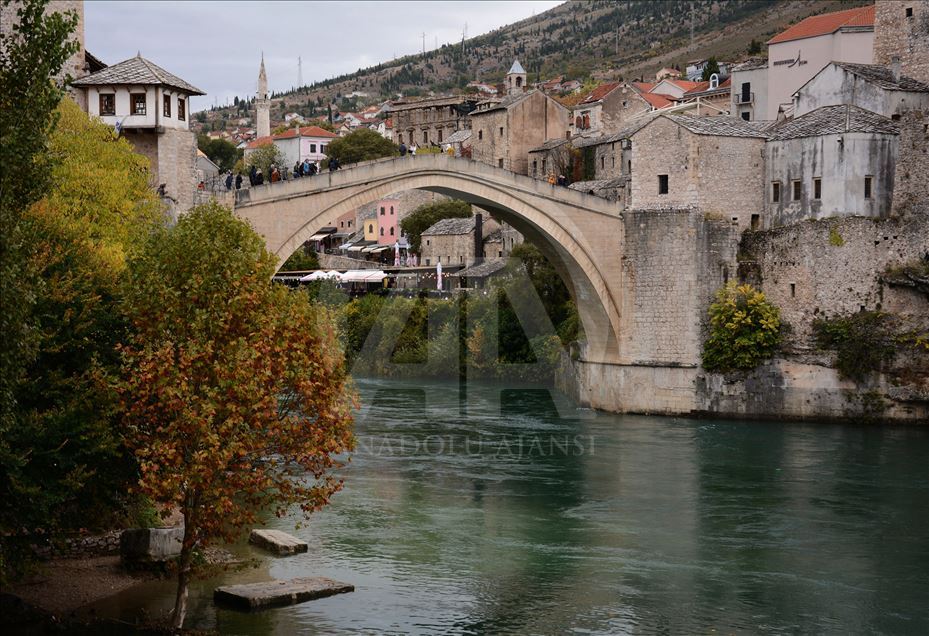 Mostar Köprüsü medeniyetleri birleştirmeye devam ediyor