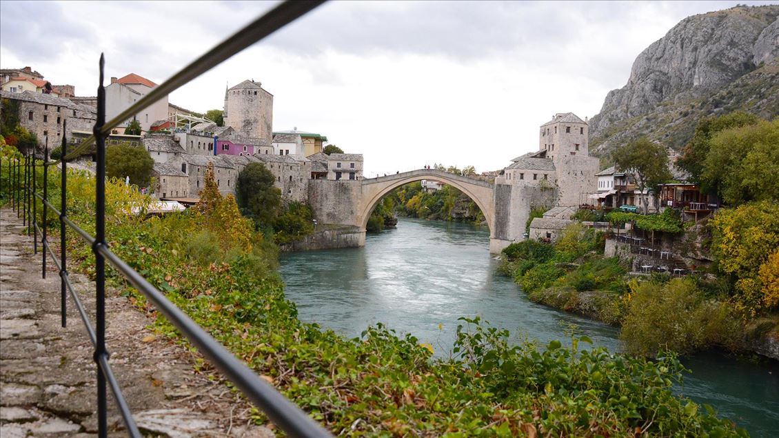 Mostar Köprüsü medeniyetleri birleştirmeye devam ediyor