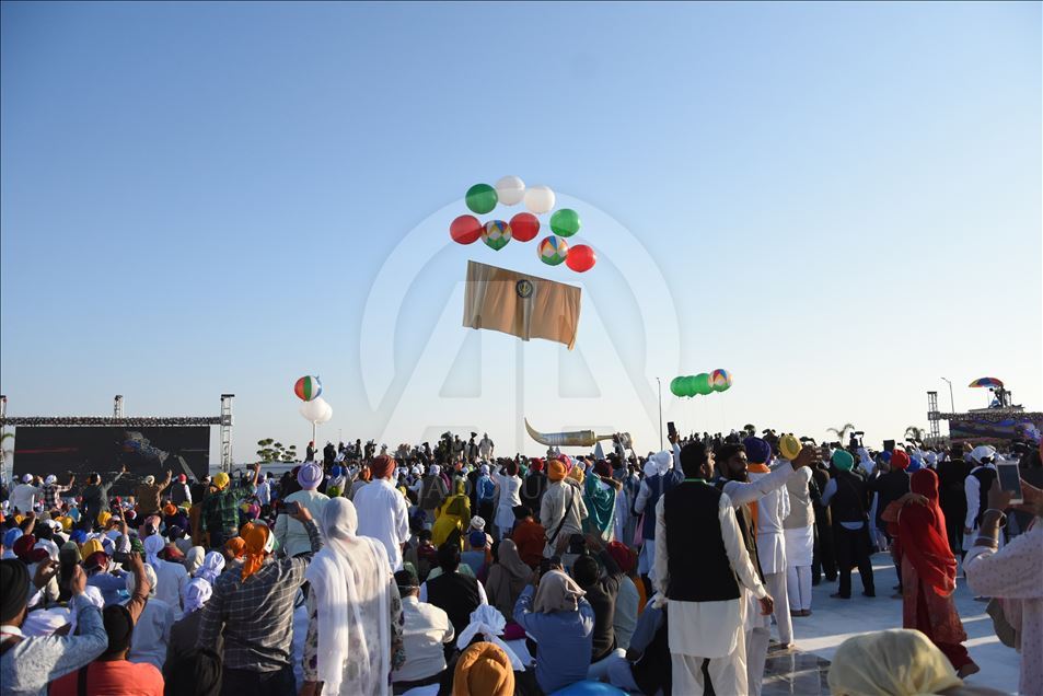 Hindistanlı hacıların Pakistan'a vizesiz girmesini sağlayan Kartarpur Koridoru açıldı