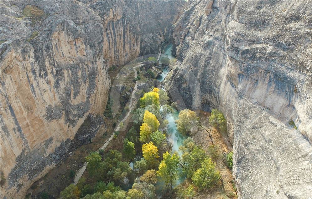 Sonbaharda doğa tutkunlarının uğrak mekanı: Tohma Kanyonu
